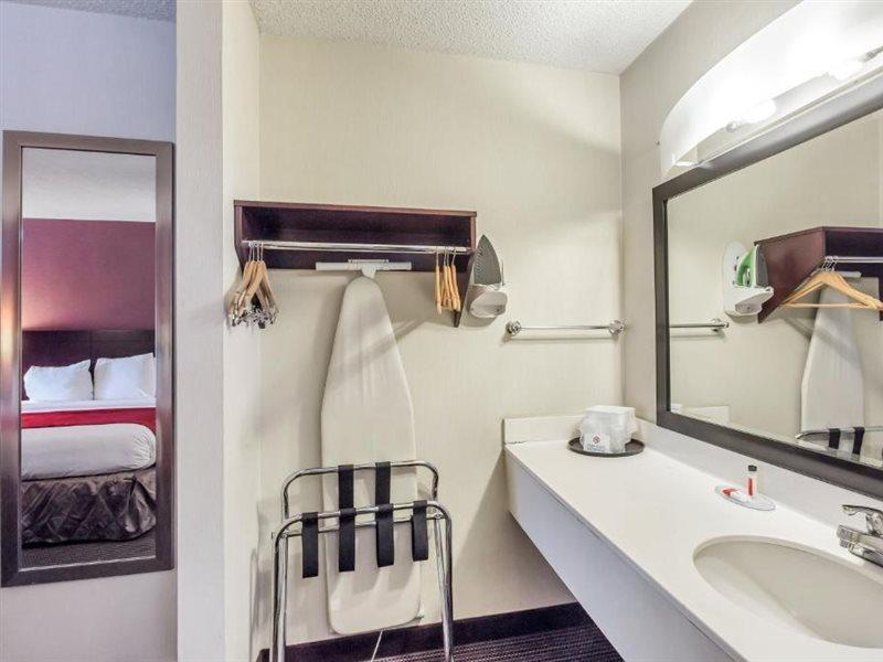 Ramada By Wyndham Salt Lake City North Temple Exterior photo