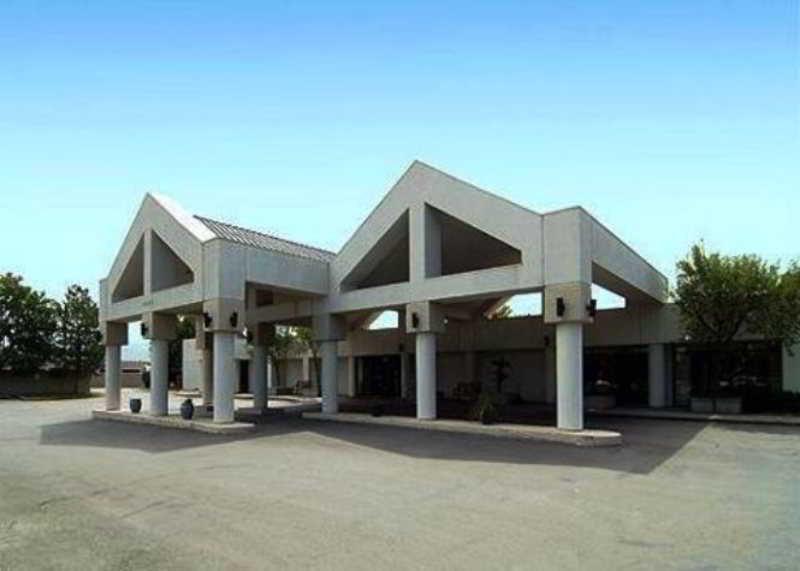 Ramada By Wyndham Salt Lake City North Temple Exterior photo