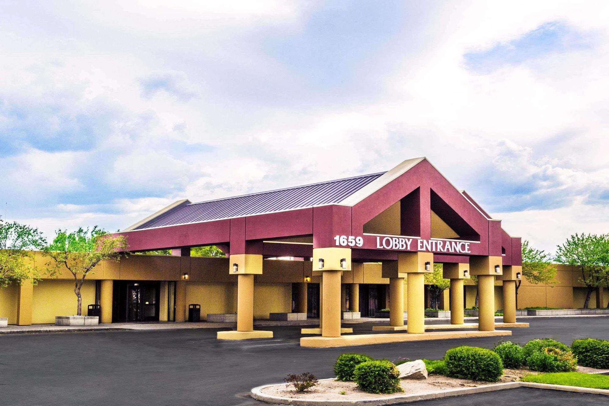 Ramada By Wyndham Salt Lake City North Temple Exterior photo